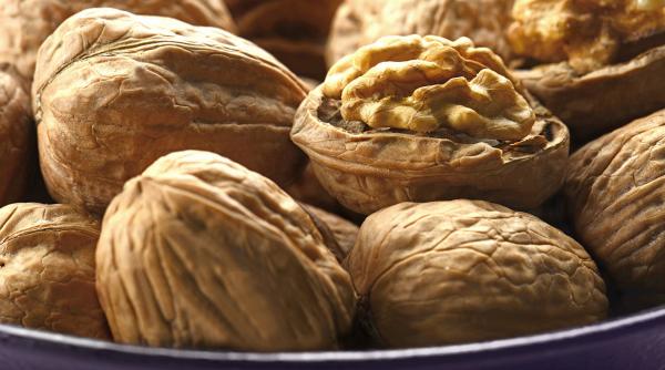 beneficii apa nuci sanatate diabet tiroida boli cardiovasculare slabit