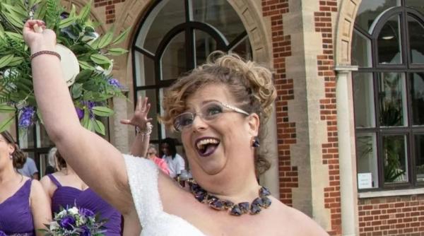 eveniment inedit marea britanie casatorie femeie ea insasi