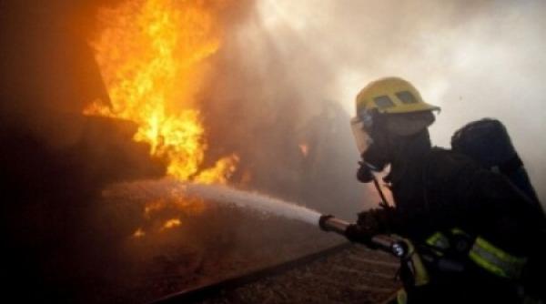 Incendiu la o hală de producție de fibră de sticlă din Harghita