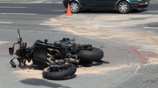 Accident între o mașină și o motocicletă pe Centura Capitalei. Traficul este restricționat