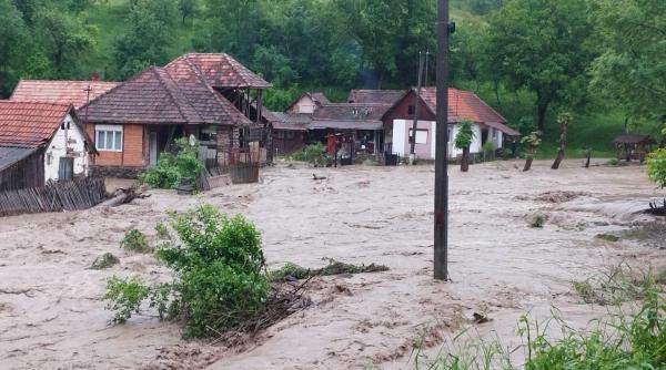 Risc de viituri în 6 județe, până sâmbătă dimineață