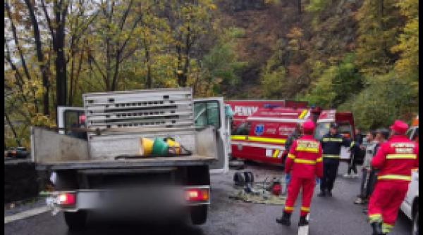 Trafic blocat TOTAL pe DN 7, în Vâlcea, din cauza unui accident cu un TIR