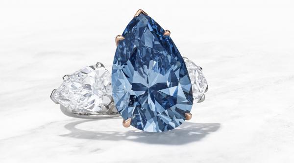 Cel mai mare diamant de un albastru intens, Bleu Royal, s-a vândut cu aproape 44 de milioane de dolari