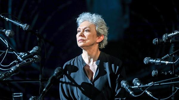 oana pellea regizoare si interpreta in evadarea tacuta o noua premiera la tnb