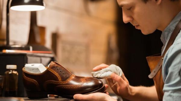 cum se curata corect pantofii din piele