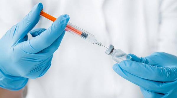 Persoanele cu boli cronice vor beneficia de vaccinare gratuită