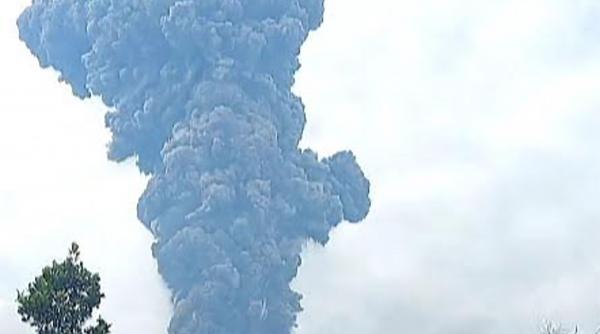 turisti morti crater vulcan marapi