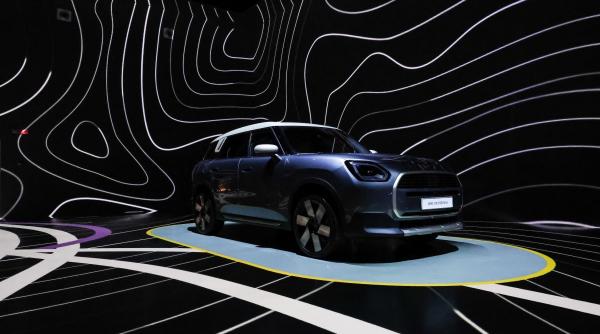 charistmatic simplicity design iluminare proiectie bord