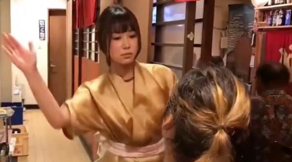 oferta inedita restaurant clientii platesc batuti inainte masa