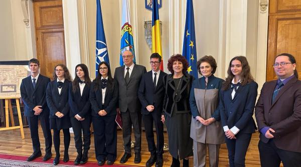 liceenii laude reut castigatori ai concursului de eseuri organizat de curtea constitutionala de ziua constitutiei romaniei