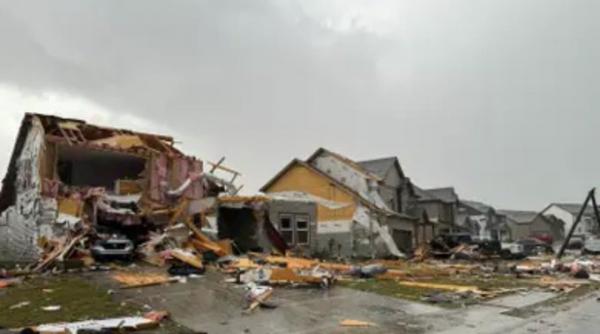 tornadele fac ravagii in sua cel putin sase oameni au murit