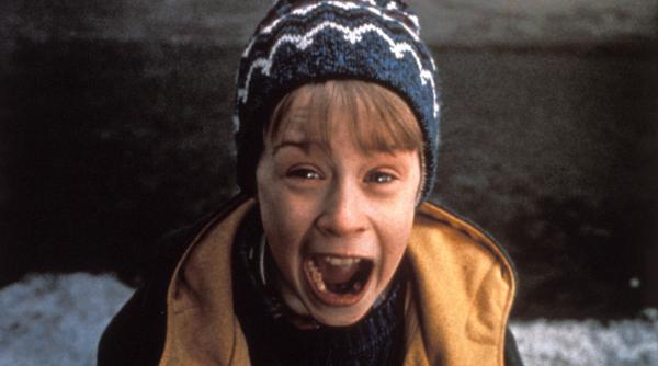 baietel pierdut companie aeriana imbarcat avion gresit companie aeriana