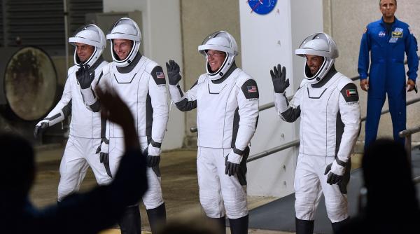 revenire astronauti americani luna amanata 2026