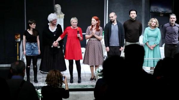 ordinul national pentru merit in grad de cavaler conferit adei hausvater directorul general al teatrului national mihai eminescu din timisoara