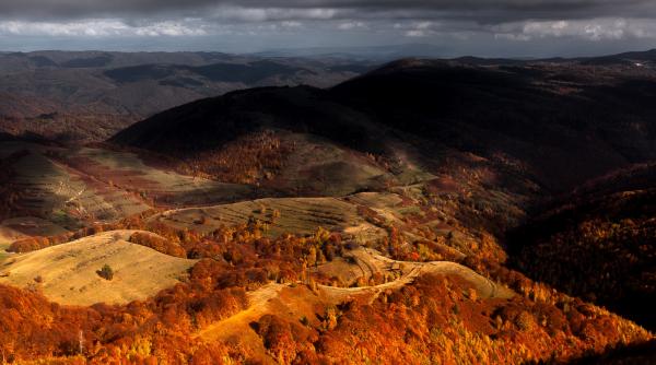 tinut mine aur localitate pornesc tuneluri zacaminte aurifere