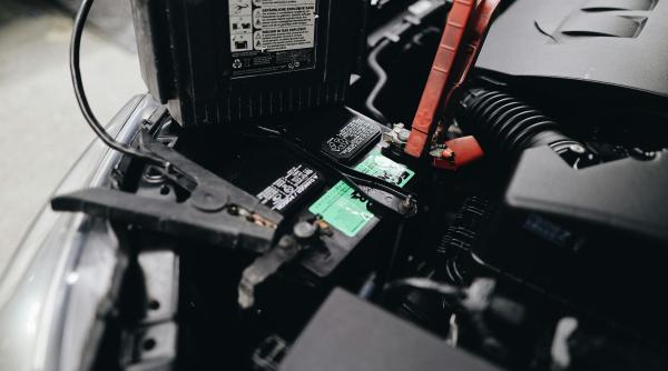 o baterie de masina poate sa reziste mai mult iata cum ii prelungesti durata de viata