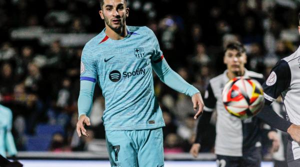 un hat trick al lui torres ajuta barcelona sa smulga o victorie cu 4 2 la betis