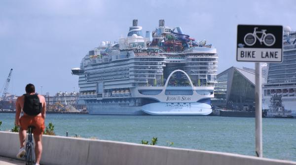 cel mai mare vas croaziera calatoria inaugurala miami