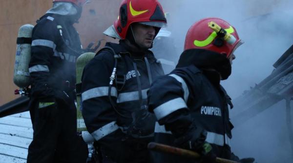 Un autoturism și un camion au luat foc în urma unui accident produs în județul Galați