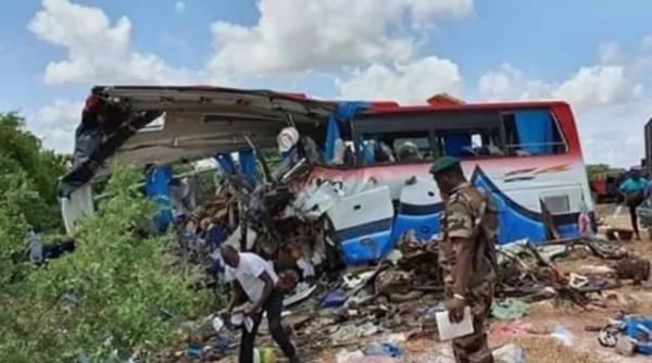 autobuz prabusit pod 31 morti