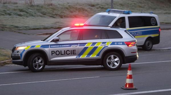 accident grav in polonia o masina a intrat in multime ranind 17 persoane inclusiv trei copii doua dintre victime sunt in stare critica