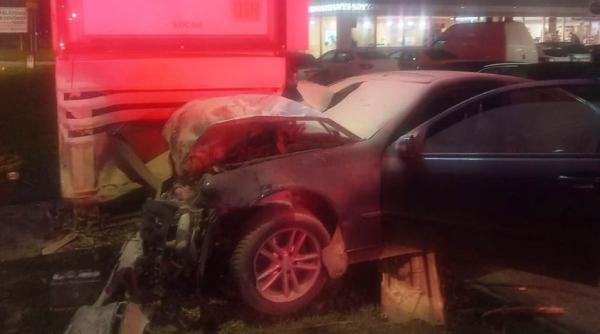 sofer intrat masina panou publicitar spital piatra neamt