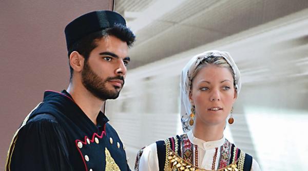 traditii greci sarbatori religioase cantece dansuri bucate traditionale