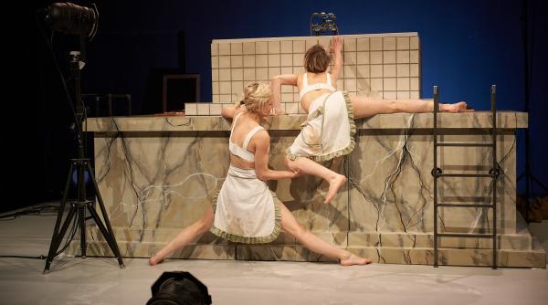 in vremuri de criza teatru de solutie in aprilie cinci spectacole vanner collective cu perspective noi despre noi