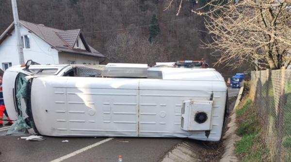 microbuz sase persoane rasturnat suceava