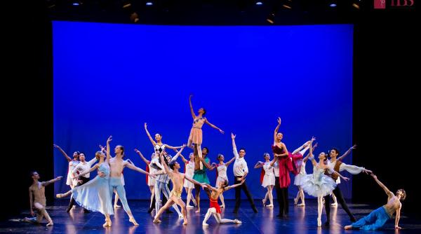 soprana ana stanescu si tenorul eusebiu hutan pe scena teatrului de balet sibiu