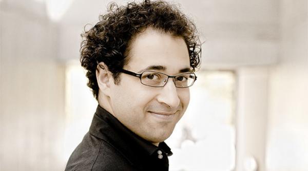 luminile nordului pe scena ateneului roman sibelius grieg si zemlinsky cu dirijorul leo hussain si pianista raluca stirbat