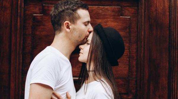 gest romantic fiecare zodie