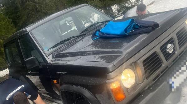 mai multi turisti au ramas blocati cu masinile in zapada pe un drum forestier din cluj