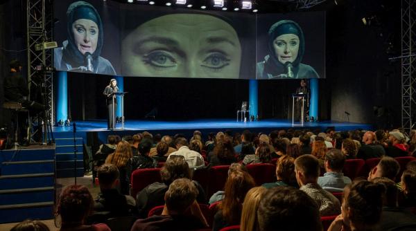 conferinta iraniana din sfantu gheorghe pe scena unei prestigioase intalniri teatrale din ungaria