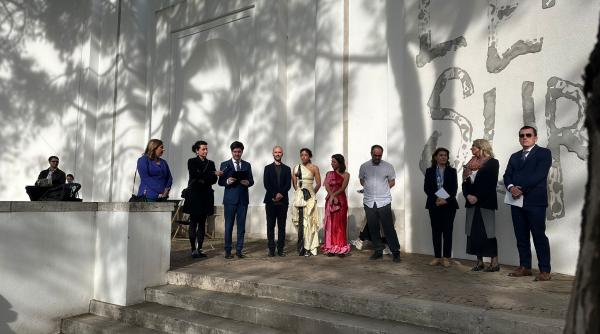 in pavilionul romaniei si in noua galerie a institutului roman de cultura si cercetare umanistica s a deschis proiectul lui serban savu what work is ce este munca la cea de a 60 a expozitie internationala de arta la biennale di venezia