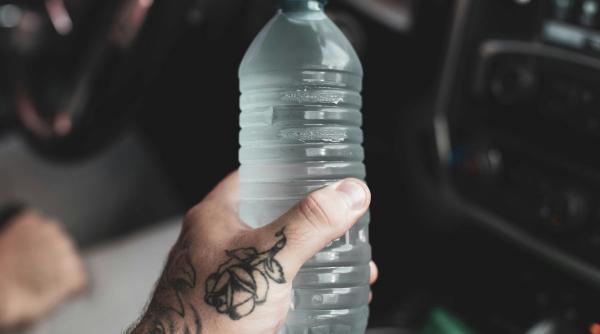 sticle reutilizabile pericol bacterii microbi mucegai