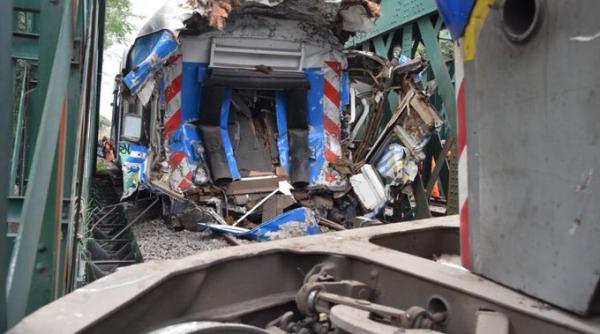 accident feroviar zeci raniti buenos aires doua trenuri ciocnit pod