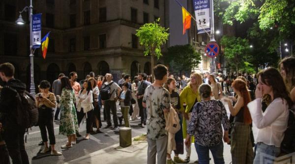 patru mari muzee din bucuresti nu si deschid usile de noaptea muzeelor 2024 angajatii institutiilor de cultura protesteaza in piata victoriei inaintea evenimentului