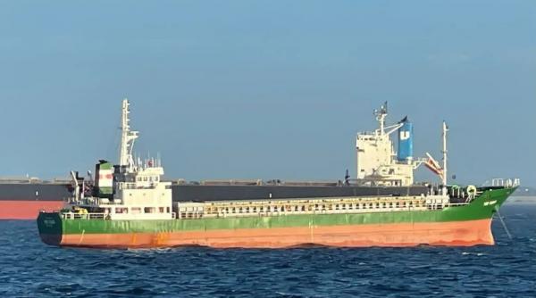 O navă cu 11 marinari la bord s-a scufundat lângă Sfântu Gheorghe. Trei persoane sunt dispărute