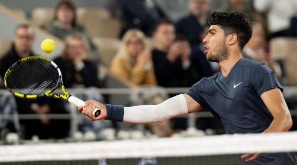 carlos alcaraz invins stefanos tsitsipas sferturi finala roland garros