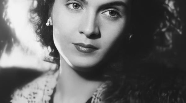 singura bijuterie purtata de maria tanase pana la moarte un inel din aur cu safir in licitatie la artmark