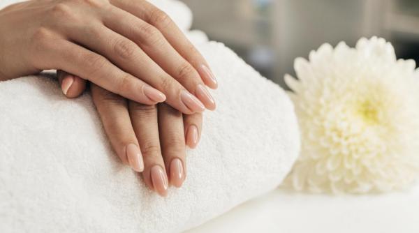 atentie maini aspre unghii exfoliate