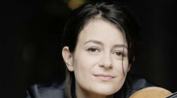 gala de inchidere a athenaeum summer festival 2024 celebrul concert pentru vioara de ceaikovski interpretat de solista liya petrova la o vioara veche de aproape 300 de ani impreuna cu orchestra de stat din salonic