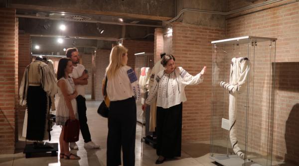 expozitia camasa eleganta vesmantului vizitata de peste 8500 de persoane la madrid