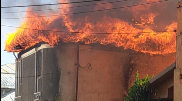 panica tecuci incendiu vilent foc extinde cladiri