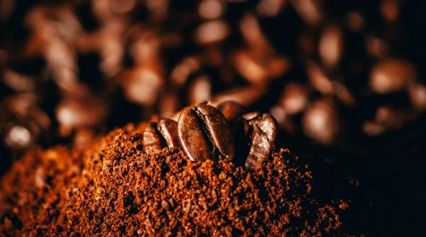 masca par cafea stralucirea parului brunet