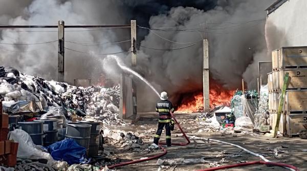 incendiu hala colectare deseuri carton satu mare