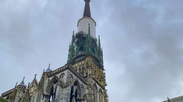 incendiu turnul celebrei catedrale rouen