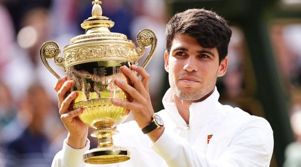 carlos alcaraz invinge novak djokovic wimbledon 2024