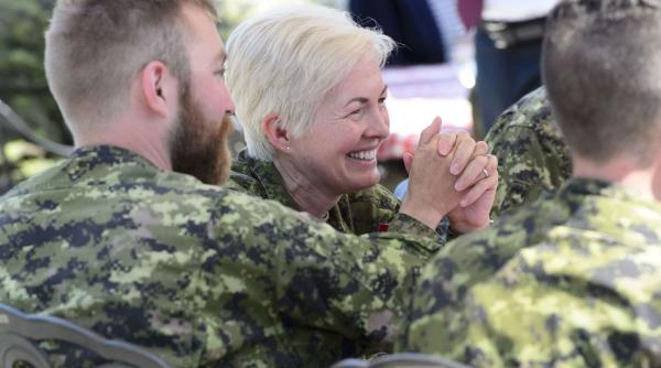 prima femeie conduce armata canadei general jennie carignan